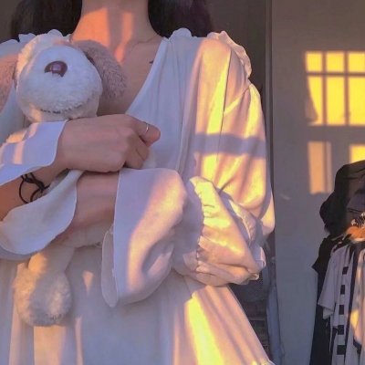 龙纹身的女孩